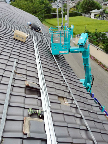 屋根改修工事作業風景